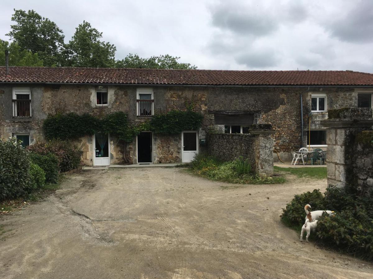 Ferme Gite Equestre En Charente Confolens Eksteriør billede