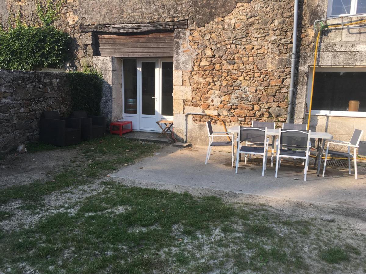 Ferme Gite Equestre En Charente Confolens Eksteriør billede