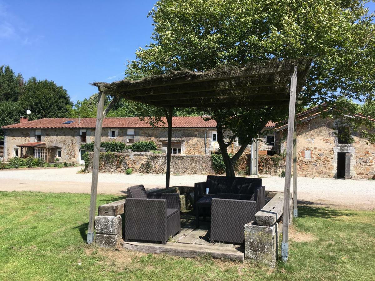 Ferme Gite Equestre En Charente Confolens Eksteriør billede